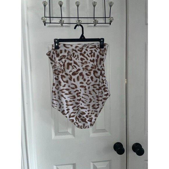 Medium Side Knot Cut Out Single Strap One Piece Cheetah Print Swim Suit - Picture 3 of 4